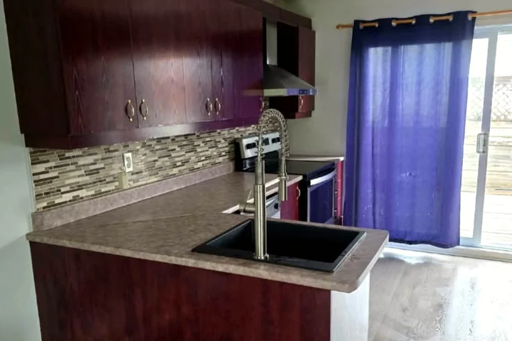 Avant — Cuisine, Bois Silex